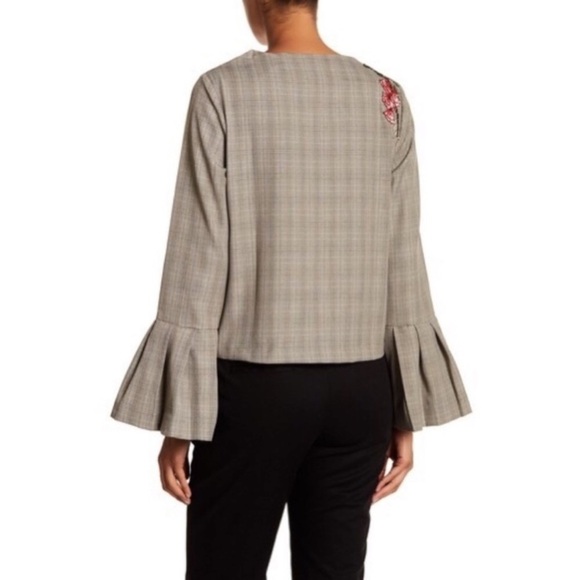 HARLOW & GRAHAM Plaid Bell Sleeve Top Extra Small - Picture 2 of 9